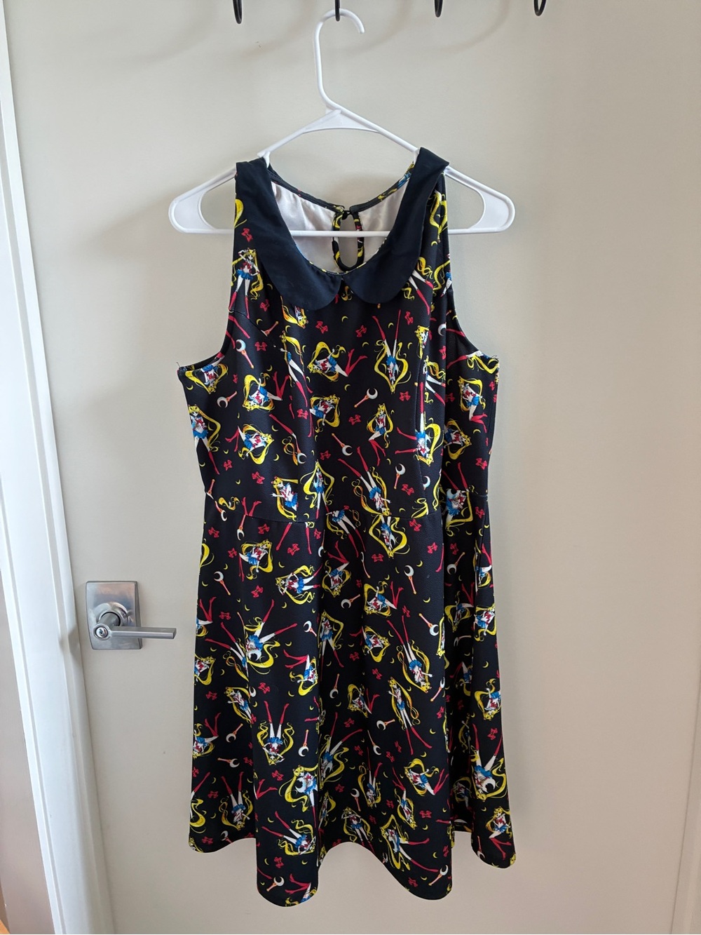 Sleeveless Black Midi Dress with Printed Multicolor Motif and Peter Pan Collar